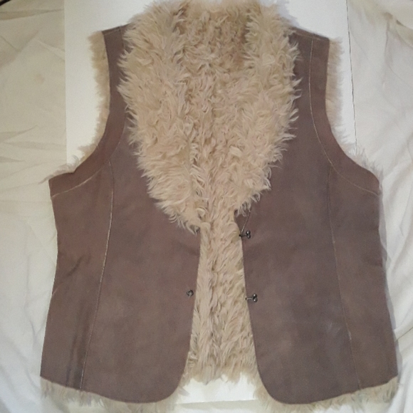 Vest - Picture 1 of 4
